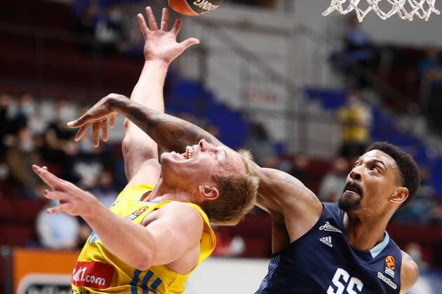 Basketball, EuroLeague, Zenit St. Petersburg - ALBA Berlin Zenit St Petersburg V ALBA Berlin - Turkish Airlines EuroLeague Jordan Mickey (R) of Zenit and Luke Sikma of ALBA Berlin in action during the EuroLeague Basketball match between Zenit St. Petersburg and ALBA Berlin on November 17, 2021 at Sibur Arena in Saint Petersburg, Russia. Saint Petersburg Russia  Copyright: xMikexKireevx kireev-notitle211117_npM8D