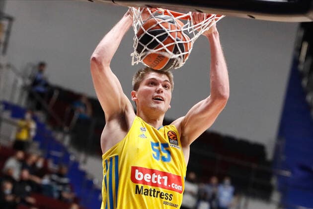 Sport Bilder des Tages Basketball, EuroLeague, Zenit St. Petersburg - ALBA Berlin Zenit St Petersburg V ALBA Berlin - Turkish Airlines EuroLeague Ben Lammers of ALBA Berlin in action during the EuroLeague Basketball match between Zenit St. Petersburg and ALBA Berlin on November 17, 2021 at Sibur Arena in Saint Petersburg, Russia. Saint Petersburg Russia  Copyright: xMikexKireevx kireev-notitle211117_npYJF
