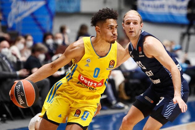 Basketball, EuroLeague, Zenit St. Petersburg - ALBA Berlin Zenit St Petersburg V ALBA Berlin - Turkish Airlines EuroLeague Conner Frankamp (R) of Zenit and Maodo Lo of ALBA Berlin in action during the EuroLeague Basketball match between Zenit St. Petersburg and ALBA Berlin on November 17, 2021 at Sibur Arena in Saint Petersburg, Russia. Saint Petersburg Russia  Copyright: xMikexKireevx kireev-notitle211117_npfTp