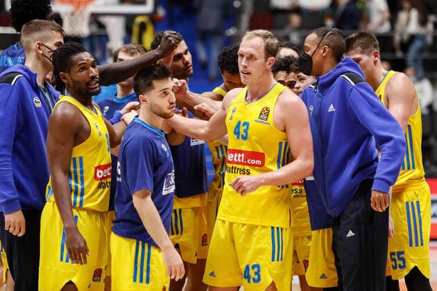 Basketball, EuroLeague, Zenit St. Petersburg - ALBA Berlin Zenit St Petersburg V ALBA Berlin - Turkish Airlines EuroLeague ALBA Berlin players after the EuroLeague Basketball match between Zenit St. Petersburg and ALBA Berlin on November 17, 2021 at Sibur Arena in Saint Petersburg, Russia. Saint Petersburg Russia  Copyright: xMikexKireevx kireev-notitle211117_npKaA
