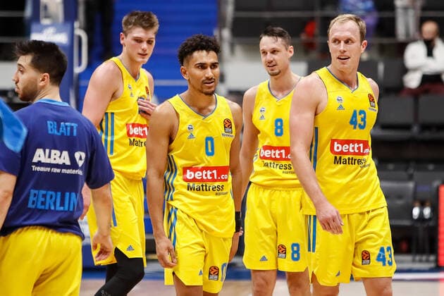 Basketball, EuroLeague, Zenit St. Petersburg - ALBA Berlin Zenit St Petersburg V ALBA Berlin - Turkish Airlines EuroLeague ALBA Berlin players Tamir Blatt, Ben Lammers 55, Maodo Lo 0, Marcus Eriksson 8 and Luke Sikma 43 react after their defeat during the EuroLeague Basketball match between Zenit St. Petersburg and ALBA Berlin on November 17, 2021 at Sibur Arena in Saint Petersburg, Russia. Saint Petersburg Russia  Copyright: xMikexKireevx kireev-notitle211117_npQi8