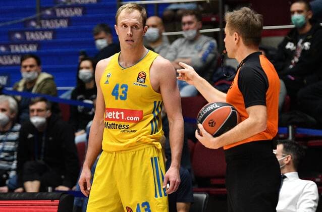 Basketball, EuroLeague, Zenit St. Petersburg - ALBA Berlin Russia Basketball Euroleague Zenit - Alba 6697965 17.11.2021 Alba s Luke Sikma reacts during the Euroleague basketball match between Zenit St. Petersburg and Alba Berlin, in St. Petersburg, Russia. Alexander Galperin Sputnik St. Petersburg Russia  Copyright: xAlexanderxGalperinx