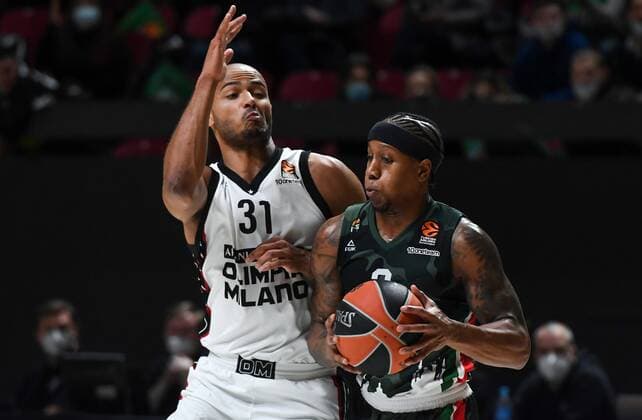 Russia Basketball Euroleague UNICS - Olimpia 6697936 17.11.2021 Olimpia?s Shavon Shields and UNICS? Isaiah Canaan struggle for the ball during the Euroleague basketball match between UNICS Kazan and Olimpia Milan, in Kazan, Russia s Republic of Tatarstan. Maksim Bogodvid Sputnik Kazan Republic of Tatarstan Russia  Copyright: xMaksimxBogodvidx