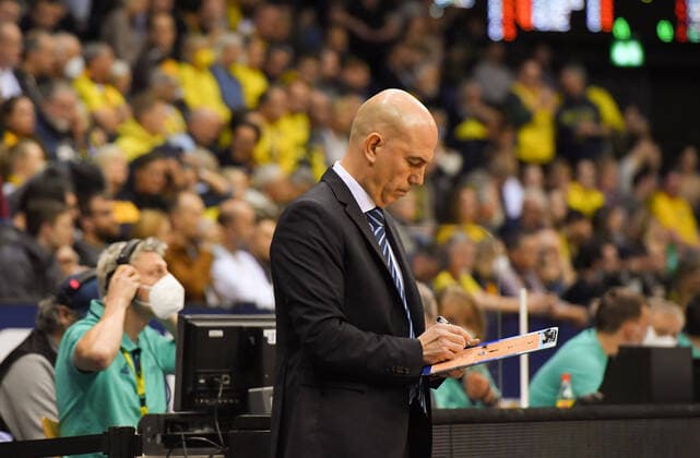 GER, Basketball,BCL, EWE Baskets Oldenburg vs Hereda San Pablo Burgos 17 11 2021, EWE Arena, Oldenburg, GER, BCL, EWE Baskets Oldenburg vs Hereda San Pablo Burgos, in picture Joan PENARROYA Hereda San Pablo Burgos Trainer Entrenador Haedcoach nordphotoxRojahn nph00310
