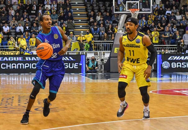 GER, Basketball,BCL, EWE Baskets Oldenburg vs Hereda San Pablo Burgos 17 11 2021, EWE Arena, Oldenburg, GER, BCL, EWE Baskets Oldenburg vs Hereda San Pablo Burgos, in picture Alex RENFROE Hereda San Pablo Burgos 32 Phil PRESSEY EWE Baskets Oldenburg 11 nordphotoxRojahn nph00310