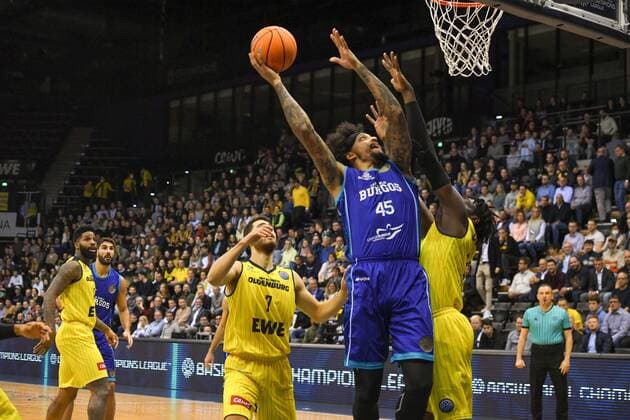 GER, Basketball,BCL, EWE Baskets Oldenburg vs Hereda San Pablo Burgos 17 11 2021, EWE Arena, Oldenburg, GER, BCL, EWE Baskets Oldenburg vs Hereda San Pablo Burgos, in the picture Julian GAMBLE Hereda San Pablo Burgos 45 Tai ODIASE EWE Baskets Oldenburg 21 Sebastian HERRERA EWE Baskets Oldenburg 7 nordphotoxRojahn nph00310