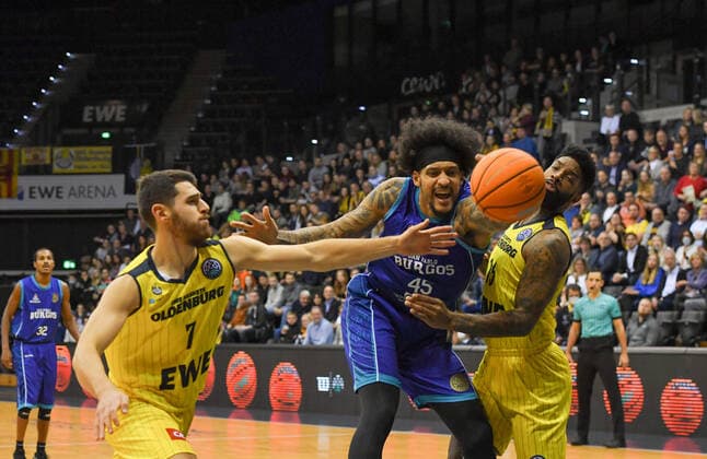 GER, Basketball,BCL, EWE Baskets Oldenburg vs Hereda San Pablo Burgos 17 11 2021, EWE Arena, Oldenburg, GER, BCL, EWE Baskets Oldenburg vs Hereda San Pablo Burgos, in picture Julian GAMBLE Hereda San Pablo Burgos 45 Sebastian HERRERA EWE Baskets Oldenburg 7 Cameron CLARK EWE Baskets Oldenburg 15 nordphotoxRojahn nph00310