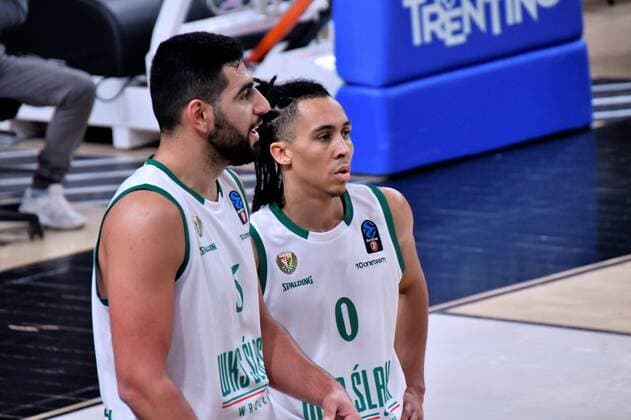 Travis Trice and Kerem Kanter (Slask Wroclaw) during Dolomite Energia Trentino vs Slask Wroclaw, Basketball EuroCup Championship in Trento, Italy, November 17 2021  Copyright: xLorenaxBonapacex xIPAx xx 0