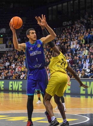 GER, Basketball,BCL, EWE Baskets Oldenburg vs Hereda San Pablo Burgos 17 11 2021, EWE Arena, Oldenburg, GER, BCL, EWE Baskets Oldenburg vs Hereda San Pablo Burgos, in picture Dejan KRAVIC Hereda San Pablo Burgos Tai ODIASE EWE Baskets Oldenburg 21 nordphotoxRojahn nph00310