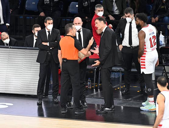 Basketball, Euroleague, Anadolu Efes Istanbul - Olympiacos Piräus Coach Georgios Bartzokas of Olympiacos during the Turkish Airlines Euroleague match between Anadolu Efes Istanbul and Olympiacos at Sinan Erdem Arena in Istanbul , Turkey on November 17 , 2021. 