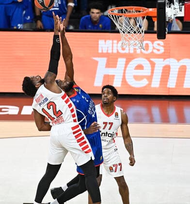 Basketball, Euroleague, Anadolu Efes Istanbul - Olympiacos Piräus Chris Singleton of Anadolu Efes Istanbul and Hassan Martin (12) , Shaquielle Mckissic (77) of Olympiacos during the Turkish Airlines Euroleague match between Anadolu Efes Istanbul and Olympiacos at Sinan Erdem Arena in Istanbul , Turkey on November 17 , 2021. 