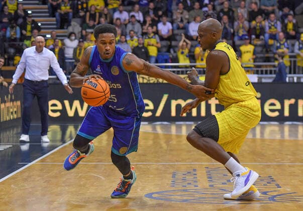 GER, Basketball,BCL, EWE Baskets Oldenburg vs Hereda San Pablo Burgos 17 11 2021, EWE Arena, Oldenburg, GER, BCL, EWE Baskets Oldenburg vs Hereda San Pablo Burgos, in picture Tyrus McGEE Hereda San Pablo Burgos 25 Rickey PAULDING EWE Baskets Oldenburg 23 nordphotoxRojahn nph00310