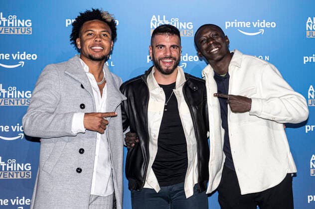 Sport Themen der Woche KW46 Sport Bilder des Tages Fußball, Amazon Original Doku Juventus Turin - All or Nothing All Or Nothing: Juventus - Amazon Premiere Weston McKennie, Alessandro Riggio and Khaby Lame pose during the photo call of the new Amazon Prime Video show All or Nothing: Juventus premiere. Turin Italy Copyright: xNicolòxCampox