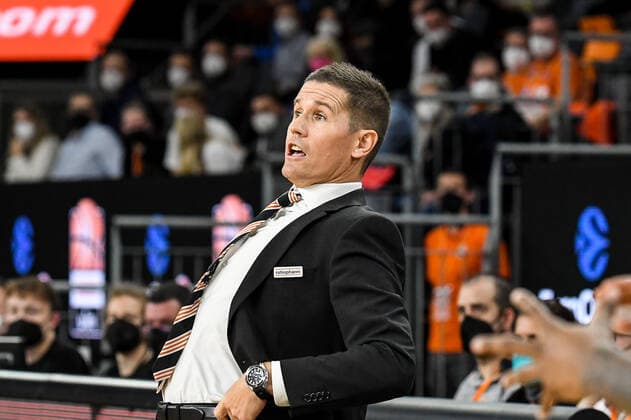 GER, EuroCup, ratiopharm Ulm vs Promitheas Patras 17 11 2021, ratiopharm arena, New Ulm, GER, EuroCup, ratiopharm Ulm vs Promitheas Patras, pictured Jaka Lakovic Ulm , lots of emotion on the sidelines. nordphotoxGmbHx xHafner nph00200