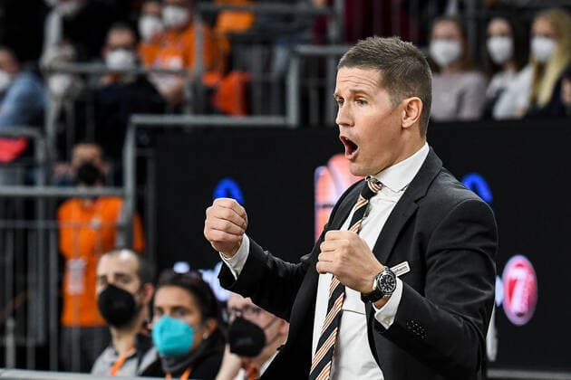 GER, EuroCup, ratiopharm Ulm vs Promitheas Patras 17 11 2021, ratiopharm arena, New Ulm, GER, EuroCup, ratiopharm Ulm vs Promitheas Patras, pictured Jaka Lakovic Ulm , lots of emotion on the sidelines. nordphotoxGmbHx xHafner nph00200