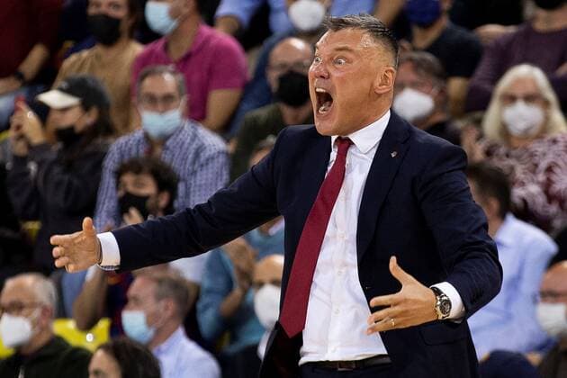 Barça s head coach Sarunas Jasikevicius reacts during the Euroleague basketball game between FC Barcelona, Barca and CSKA Moscow at Palau Blaugrana pavilion in Barcelona, Catalonia, Spain, 17 November 2021. FC Barcelona - CSKA Moscow !ACHTUNG: NUR REDAKTIONELLE NUTZUNG!  Copyright: xEnricxFontcubertax GRAF4995 20211117-6e93e9f722763e8763af8ab3d273df30ddb51df1