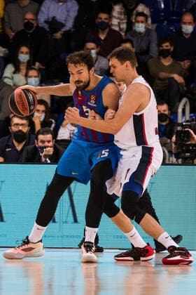 November 17, 2021, Barcelona, Barcelona, Spain: Serta Sanli of FC Barcelona, Barca in action against Johannes Voigtmann of CSKA Moscow during the Turkish Airlines EuroLeague match between FC Barcelona and CSKA Moscow at Palau Blaugrana on November 17, 2021 in Barcelona, Spain. Barcelona Spain - ZUMAa181 20211117_zaa_a181_007 Copyright: xJavierxBorregox