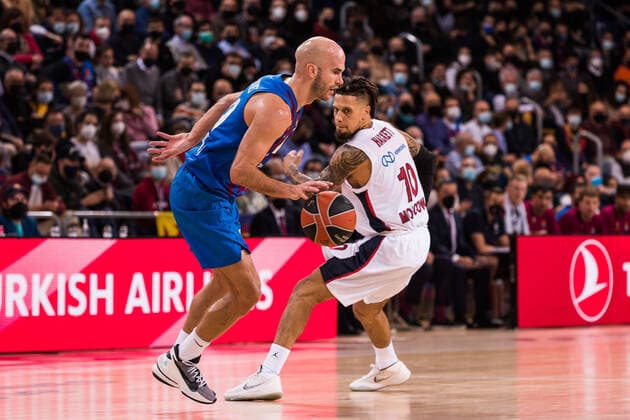November 17, 2021, Barcelona, Barcelona, Spain: Nick Calathes of FC Barcelona, Barca in action during the Turkish Airlines EuroLeague match between FC Barcelona and CSKA Moscow at Palau Blaugrana on November 17, 2021 in Barcelona, Spain. Barcelona Spain - ZUMAa181 20211117_zaa_a181_011 Copyright: xJavierxBorregox