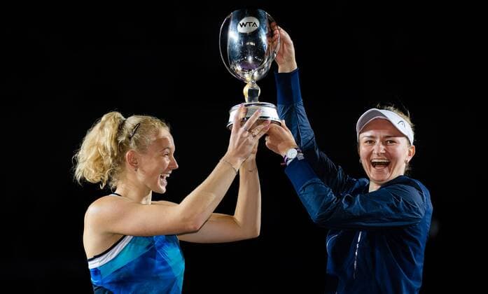 Mandatory Credit: Photo by Rob Prange Shutterstock (12596816o) Barbora Krejcikova of the Czech Republic & Katerina Siniakova of the Czech Republic with the champions trophy after the doubles final of the 2021 Akron WTA, Tennis Damen Finals Guadalajara WTA tennis tournament Akron WTA Finals, Day 8, Tennis, Panamerican Tennis Center Guadalajara, Mexico - 17 Nov 2021 Akron WTA Finals, Day 8, Tennis, Panamerican Tennis Center Guadalajara, Mexico - 17 Nov 2021  Copyright: xRobxPrange Shutterstockx 12596816o