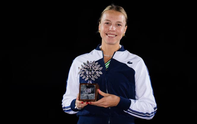Mandatory Credit: Photo by Rob Prange Shutterstock (12596816be) Anett Kontaveit of Estonia with the runner up trophy after the final of the 2021 Akron WTA, Tennis Damen Finals Guadalajara WTA tennis tournament Akron WTA Finals, Day 8, Tennis, Panamerican Tennis Center Guadalajara, Mexico - 17 Nov 2021 Akron WTA Finals, Day 8, Tennis, Panamerican Tennis Center Guadalajara, Mexico - 17 Nov 2021  Copyright: xRobxPrange Shutterstockx 12596816be