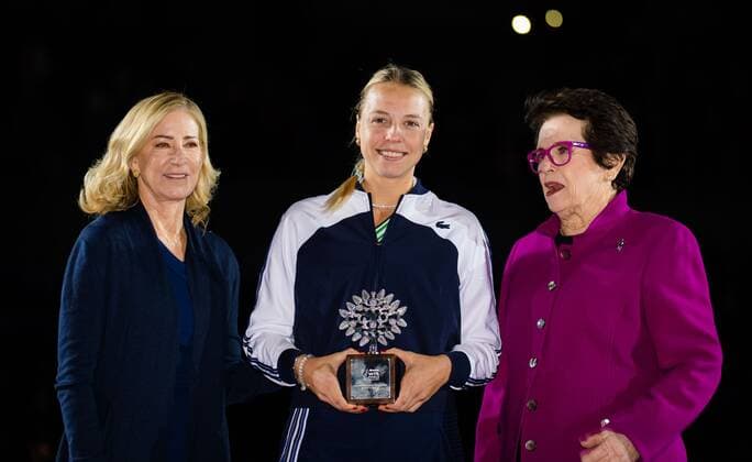 Mandatory Credit: Photo by Rob Prange Shutterstock (12596816bu) Anett Kontaveit of Estonia with the runner up trophy after the final of the 2021 Akron WTA, Tennis Damen Finals Guadalajara WTA tennis tournament Akron WTA Finals, Day 8, Tennis, Panamerican Tennis Center Guadalajara, Mexico - 17 Nov 2021 Akron WTA Finals, Day 8, Tennis, Panamerican Tennis Center Guadalajara, Mexico - 17 Nov 2021  Copyright: xRobxPrange Shutterstockx 12596816bu