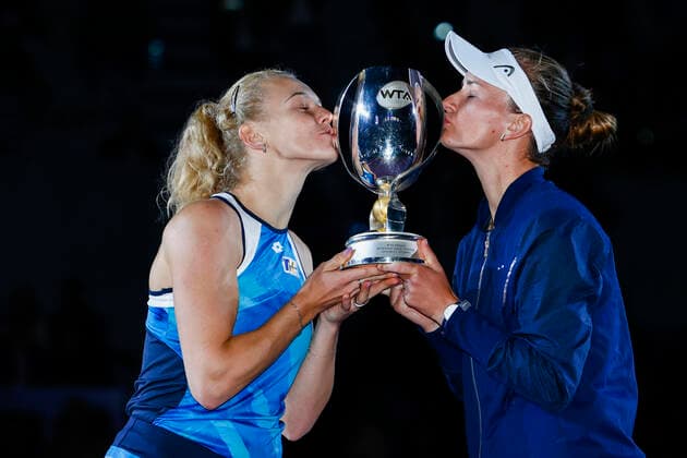 (211118) -- GUADALAJARA, Nov. 18, 2021 -- Katerina Siniakova (L) and Barbora Krejcikova of the Czech Republic kiss the trophy during the awarding ceremony after winning the women s doubles final against Hsieh Su-Wei of Chinese Taipei and Elise Mertens of Belgium at the AKRON WTA, Tennis Damen Finals in Guadalajara, Mexico, on Nov. 17, 2021. (Photo by Jorge Reyes Xinhua) (SP)MEXICO-GUADALAJARA-TENNIS-WTA FINALS-DOUBLES XinxYuewei 