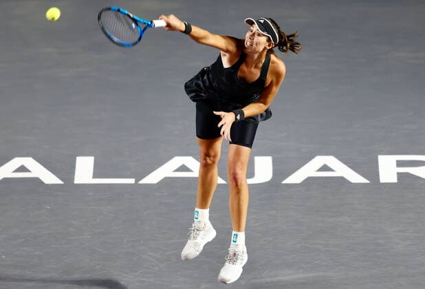 (211118) -- GUADALAJARA, Nov. 18, 2021 -- Spain s Garbine Muguruza serves during the women s singles final between Spain s Garbine Muguruza and Estonia s Anett Kontaveit at the AKRON WTA, Tennis Damen Finals in Guadalajara, Mexico, on Nov. 17, 2021. (Photo by Jorge Reyes Xinhua) (SP)MEXICO-GUADALAJARA-TENNIS-WTA FINALS-SINGLES XinxYuewei 