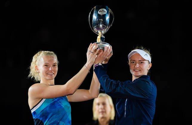 November 17, 2021, GUADALAJARA, MEXICO: Barbora Krejcikova of the Czech Republic & Katerina Siniakova of the Czech Republic pose with their champions trophy after the doubles final of the 2021 Akron WTA, Tennis Damen Finals Guadalajara WTA tennis tournament GUADALAJARA MEXICO - ZUMAa181 20211117_zaa_a181_040 Copyright: xRobxPrangex
