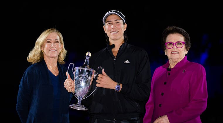 November 17, 2021, GUADALAJARA, MEXICO: Garbine Muguruza of Spain with the champions trophy after winning the final of the 2021 Akron WTA, Tennis Damen Finals Guadalajara WTA tennis tournament against Anett Kontaveit of Estonia GUADALAJARA MEXICO - ZUMAa181 20211117_zaa_a181_084 Copyright: xRobxPrangex