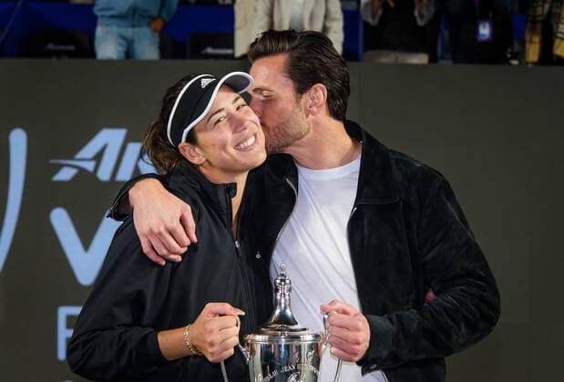 November 17, 2021, GUADALAJARA, MEXICO: Garbine Muguruza of Spain poses with the champions trophy after winning the final of the 2021 Akron WTA, Tennis Damen Finals Guadalajara WTA tennis tournament GUADALAJARA MEXICO - ZUMAa181 20211117_zaa_a181_120 Copyright: xRobxPrangex