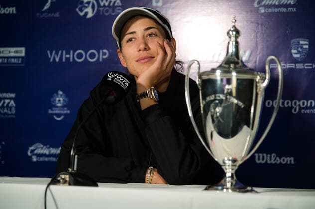 November 17, 2021, GUADALAJARA, MEXICO: Garbine Muguruza of Spain talks to the media alongside the champions trophy after winning the final of the 2021 Akron WTA, Tennis Damen Finals Guadalajara WTA tennis tournament GUADALAJARA MEXICO - ZUMAa181 20211117_zaa_a181_123 Copyright: xRobxPrangex