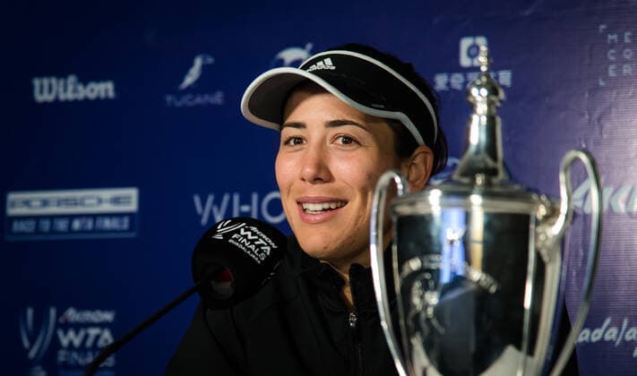 November 17, 2021, GUADALAJARA, MEXICO: Garbine Muguruza of Spain talks to the media alongside the champions trophy after winning the final of the 2021 Akron WTA, Tennis Damen Finals Guadalajara WTA tennis tournament GUADALAJARA MEXICO - ZUMAa181 20211117_zaa_a181_124 Copyright: xRobxPrangex