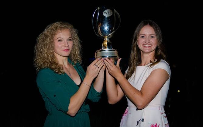 Mandatory Credit: Photo by Rob Prange Shutterstock (12596816df) Barbora Krejcikova of the Czech Republic & Katerina Siniakova of the Czech Republic during the doubles champions trophy shoot after the final of the 2021 Akron WTA, Tennis Damen Finals Guadalajara WTA tennis tournament Akron WTA Finals, Day 8, Tennis, Panamerican Tennis Center Guadalajara, Mexico - 17 Nov 2021 Akron WTA Finals, Day 8, Tennis, Panamerican Tennis Center Guadalajara, Mexico - 17 Nov 2021  Copyright: xRobxPrange Shutterstockx 12596816df