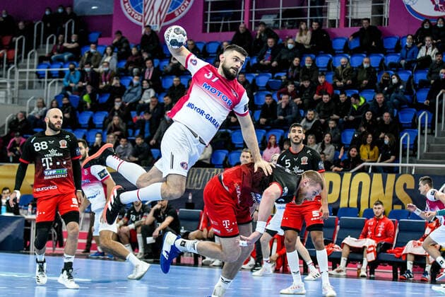 ZAPORIZHZHIA, UKRAINE - NOVEMBER 17, 2021 - Line player Denis Vasilev of HC Motor throws the ball during the 2021 2022 EHF Champions League Matchday 7 Group B game against Telecom Veszprem HC at the Yunist Palace of Sports, Zaporizhzhia, southeastern Ukraine. HC Motor 29-27 Telecom Veszprem HC  Copyright: xDmytroxSmolyenkox
