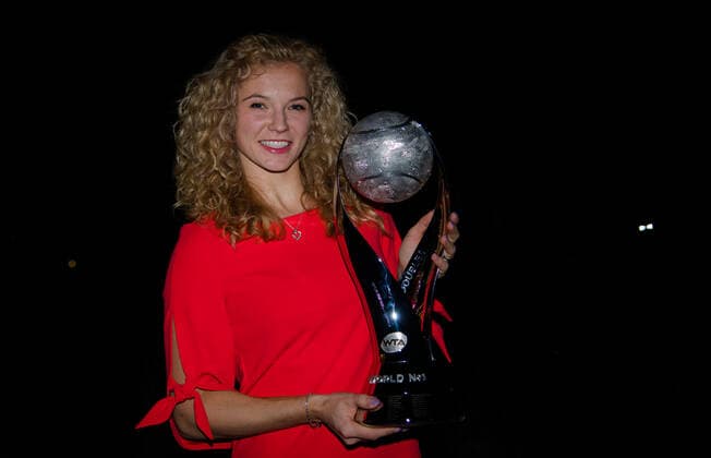 Mandatory Credit: Photo by Rob Prange Shutterstock (12608195a) Katerina Siniakova of the Czech Republic poses with the doubles World No.1 trophy after the final of the 2021 Akron WTA, Tennis Damen Finals Guadalajara WTA tennis tournament 2021 Akron WTA Finals Guadalajara Wednesday Final - 18 Nov 2021 2021 Akron WTA Finals Guadalajara Wednesday Final - 18 Nov 2021  Copyright: xRobxPrange Shutterstockx 12608195a