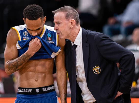 Head coach Vincent Collet Boulogne in conversation with David Michineau Boulogne 7Days Eurocup, Basketball, 2021 2022 season, 05 match day 16 11 21, Hamburg, Hamburg Towers vs Boulogne Metropolitans 92, Â