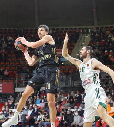 Bayerns 11 Vladimir LUCIC vs Athens 6 PAPAGIANIS Basketball, FC Bayern Athens, on 18 11 2021, Basketball Euroleague, FC Bayern Muenchen Basketball Panathinaikos Opap Athens, 2021 2022 season in Munich, A U D I D O M E, Germany Source Copyright Credit Oryk HAIST x1DX34087.JPGx