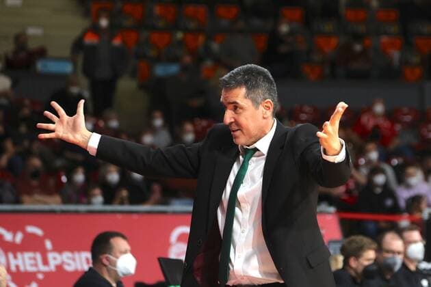 Athens coach Dimitris PRIFTIS basketball, FC Bayern Athens, on 18 11 2021, basketball Euroleague, FC Bayern Muenchen basketball Panathinaikos Opap Athens, 2021 2022 season in Munich, A U D I D O M E, Germany source copyright credit Oryk HAIST x1DX34179.JPGx