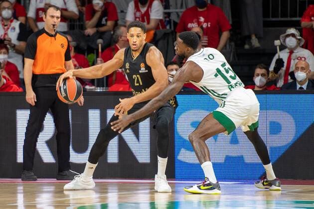 Augustine Rubit 21 FC Bayern , Okaro White 15 Panathinaikos Athens , FC Bayern Basketball vs Panathinaikos Athens, Euroleague, 18 11 2021 Muenchen Bayern Germany Copyright: xkolbert-press UlrichxGamelx