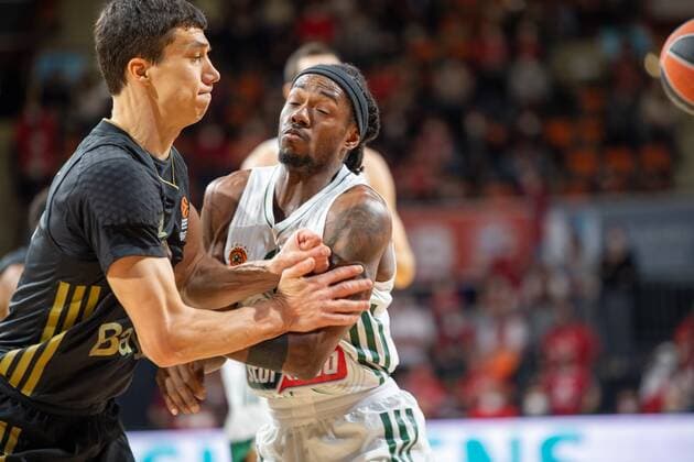Vladimir Lucic 11 FC Bayern , Kendrick Perry 3 Panathinaikos Athens , FC Bayern Basketball vs Panathinaikos Athens, Euroleague, 18 11 2021 Muenchen Bayern Germany Copyright: xkolbert-press UlrichxGamelx
