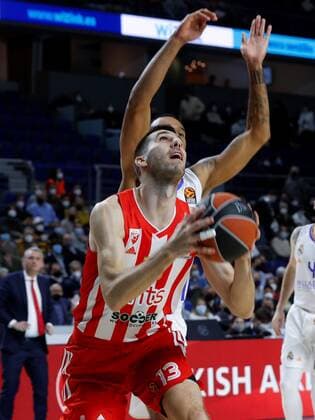 Red Star s Ognjen Dobric (front) in action against Real Madrid s Adam Hanga (back) during the Euroleague basketball game played at the WiZink Center in Madrid, Spain, 18 November 2021. Real Madrid - Red Star !ACHTUNG: NUR REDAKTIONELLE NUTZUNG!  Copyright: xJ.J.xGuillenx GRAF5680 20211118-616fdb1088f81a04879783fd3285992fff6ef72c