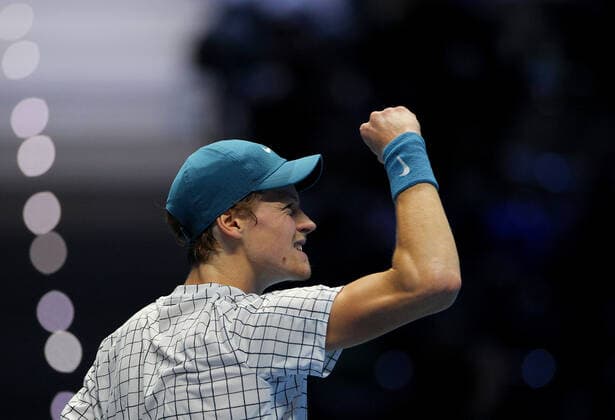 Mandatory Credit: Photo by Ella Ling Shutterstock (12604977ao) Jannik Sinner of Italy celebrates Nitto ATP, Tennis Herren World Tour Finals, Day 5, Tennis, Pala Alpitour, Turin, Italy - 18 Nov 2021 Nitto ATP World Tour Finals, Day 5, Tennis, Pala Alpitour, Turin, Italy - 18 Nov 2021  Copyright: xEllaxLing Shutterstockx 12604977ao