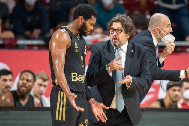 b2Ò, Head Coach Andrea Trinchieri FC Bayern , FC Bayern Basketball vs Panathinaikos Athens, Euroleague, 18 11 2021 Muenchen Bayern Germany Copyright: xkolbert-press UlrichxGamelx