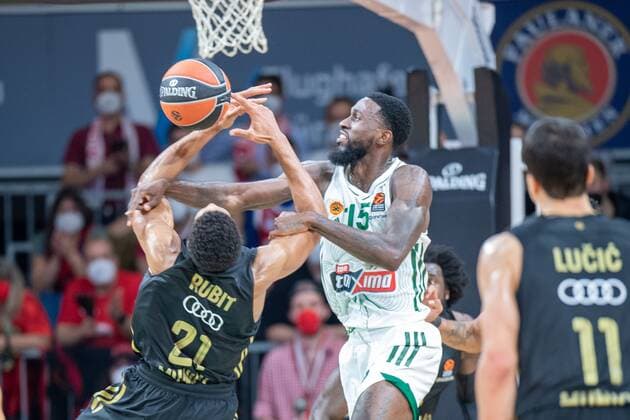 Augustine Rubit 21 FC Bayern , Okaro White 15 Panathinaikos Athens , FC Bayern Basketball vs Panathinaikos Athens, Euroleague, 18 11 2021 Muenchen Bayern Germany Copyright: xkolbert-press UlrichxGamelx