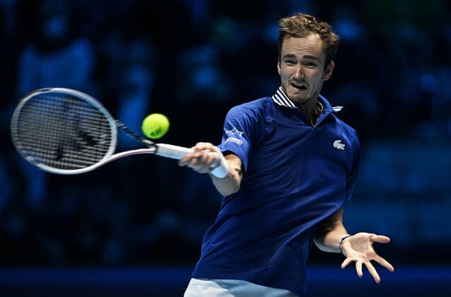 November 18, 2021, Turin, Italy: Daniil Medvedev of Russia returns the ball during the match against Jannik Sinner of Italy at the Nitto ATP, Tennis Herren Finals in Turin, Italy, 18 November 2021..ANSA ALESSANDRO DI MARCO Nitto ATP Finals in Turin  - ZUMAa110 20211118_zaf_a110_092 Copyright: xAlessandroxDixMarcox