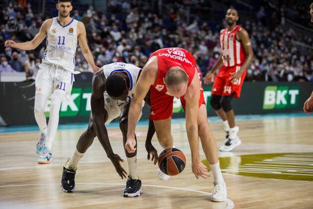 Spain: Real Madrid vs Crvena Zvezad Belgrade Dejan Davidovac (R) and Eli Ndiaye (L) during Real Madrid victory over Crvena Zvezad MTS Belgrade (79 - 67) in Turkish Airlines Euroleague regular season (round 11) celebrated in Madrid (Spain) at Wizink Center. November 18th 2021. Madrid Madrid Spain Copyright: JuanxCarlosxGarcíaxMate