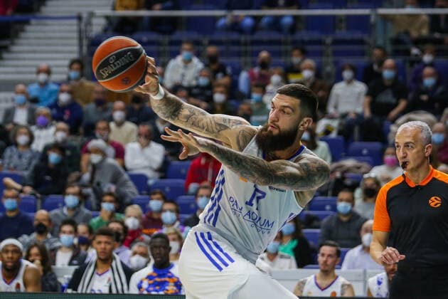 18th November 2021; Wizink Center; Madrid, Spain; Turkish Airlines Euroleague Basketball , Real Madrid versus Crvena Zvezda of Belgrade; Vincent Poirier (Real Madrid Baloncesto)  ActionPlus12340139 AgenciaLOF