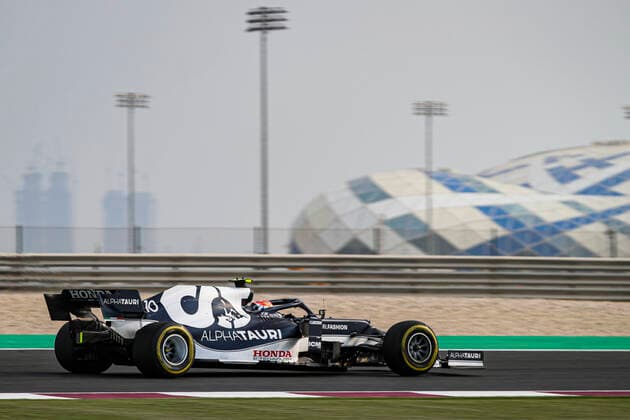 10 GASLY Pierre (fra), Scuderia AlphaTauri Honda AT02, action during the Formula 1 Ooredoo Qatar Grand Prix 2021, 20th round of the 2021 FIA Formula One World Championship, WM, Weltmeisterschaft from November 19 to 21, 2021 on the Losail International Circuit, in Lusail, Qatar - F1 - QATAR GRAND PRIX 2021 DPPI Panoramic  00121041_FGO05418.JPG_
