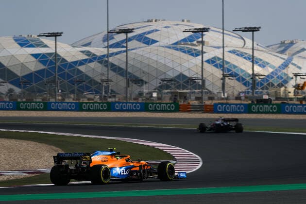 04 NORRIS Lando (gbr), McLaren MCL35M, action during the Formula 1 Ooredoo Qatar Grand Prix 2021, 20th round of the 2021 FIA Formula One World Championship, WM, Weltmeisterschaft from November 19 to 21, 2021 on the Losail International Circuit, in Lusail, Qatar - F1 - QATAR GRAND PRIX 2021 DPPI Panoramic  20211119_GOODEN_FGO05400