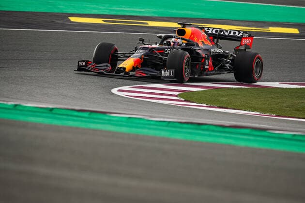 33 VERSTAPPEN Max (nld), Red Bull Racing Honda RB16B, action during the Formula 1 Ooredoo Qatar Grand Prix 2021, 20th round of the 2021 FIA Formula One World Championship, WM, Weltmeisterschaft from November 19 to 21, 2021 on the Losail International Circuit, in Lusail, Qatar - F1 - QATAR GRAND PRIX 2021 DPPI Panoramic  20211119_GOODEN_FG0D5954